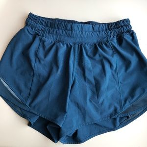 teal Lululemon hotty hot shorts, size 4